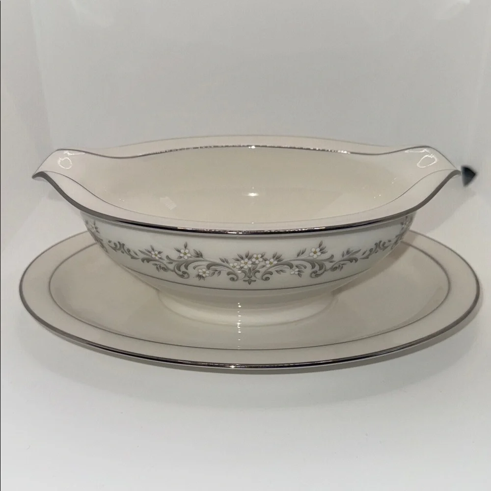 Noritake Gravy Boat w Attached Under Plate Parkridge Pattern